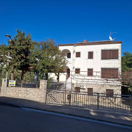 Apartments Vila Tisa Mali Lošinj Exterior foto