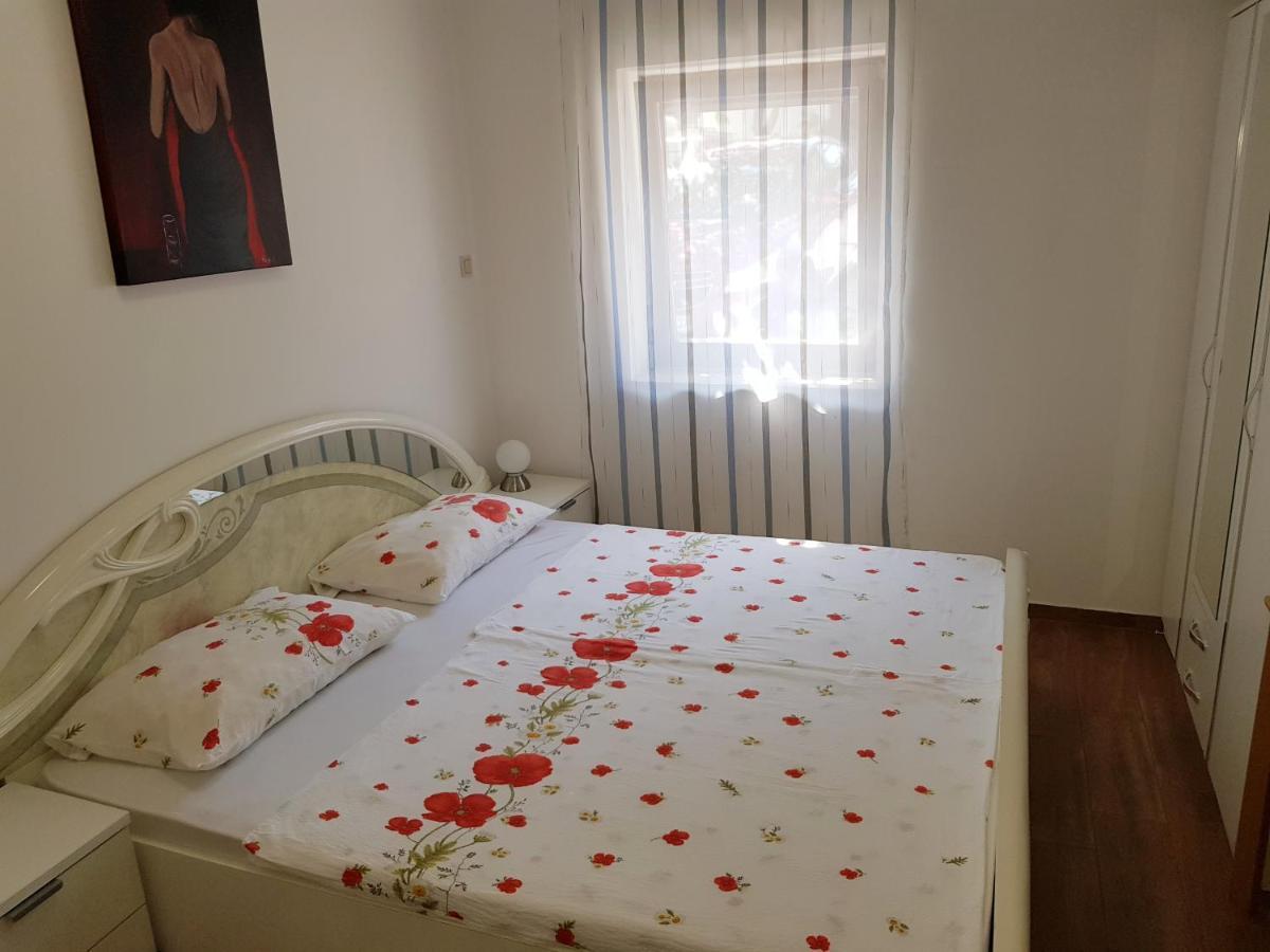 Apartments Vila Tisa Mali Lošinj Exterior foto