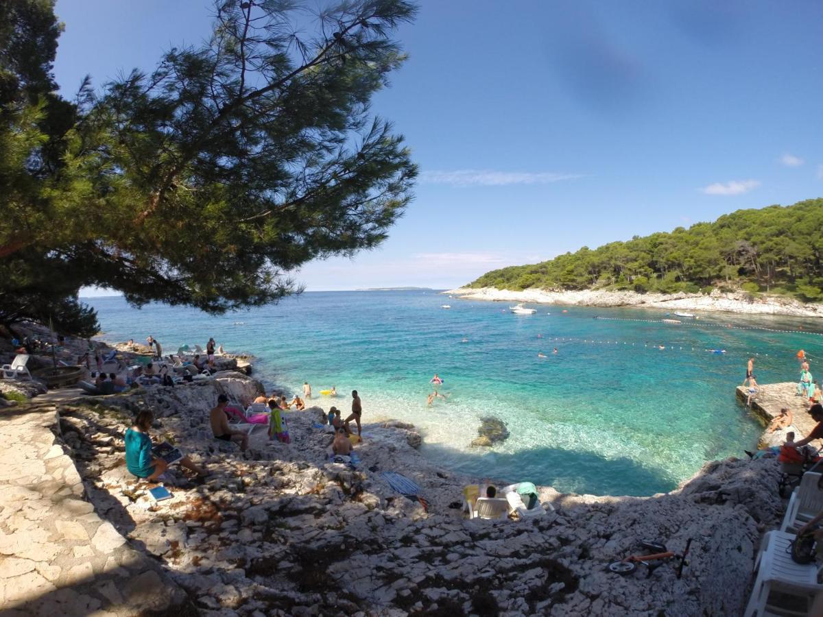 Apartments Vila Tisa Mali Lošinj Exterior foto