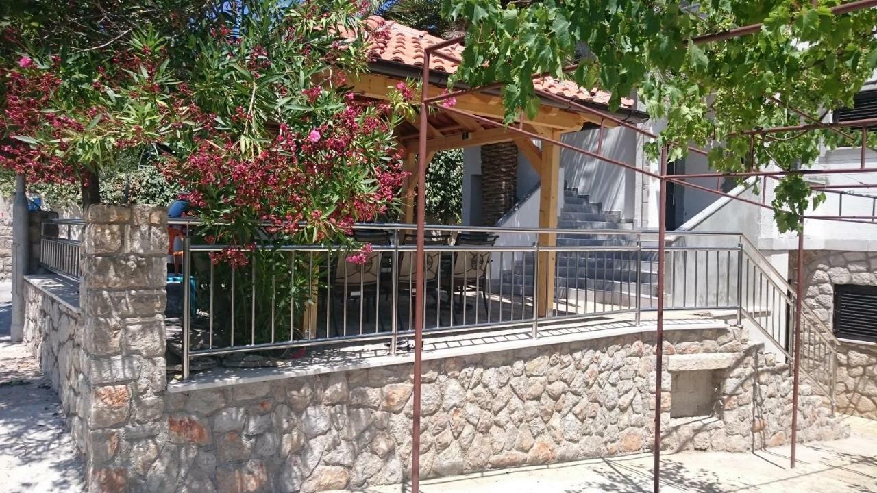 Apartments Vila Tisa Mali Lošinj Exterior foto