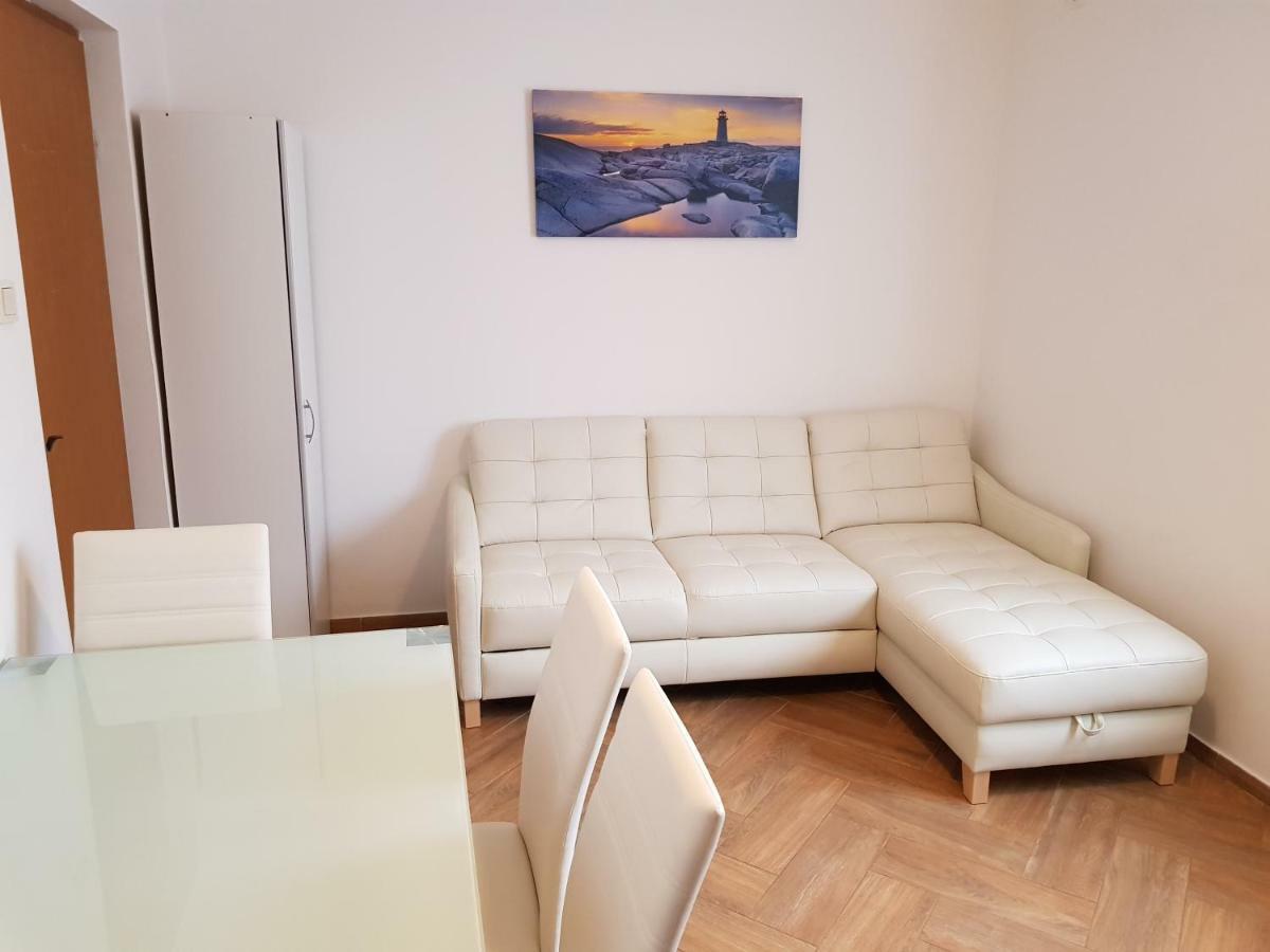 Apartments Vila Tisa Mali Lošinj Exterior foto