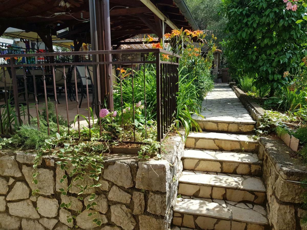 Apartments Vila Tisa Mali Lošinj Exterior foto